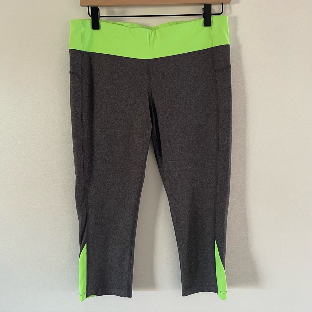 Activewear Capri Pants Gray with Green Accents Xersion Women’s Medium
